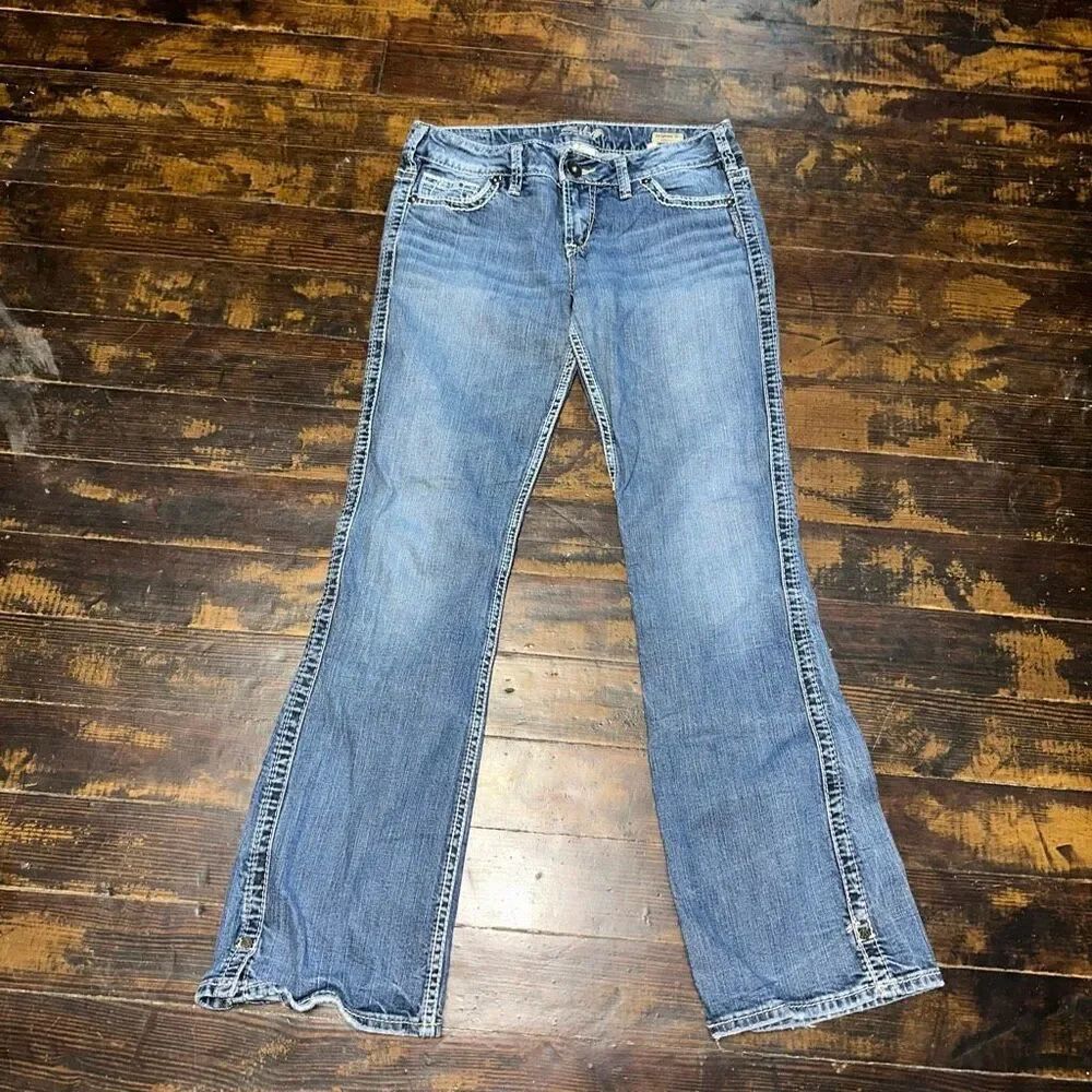 Silver Frances 18” bootcut distressed cowboycore 29x31 jeans